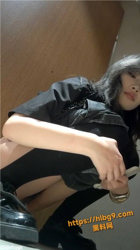 458X817